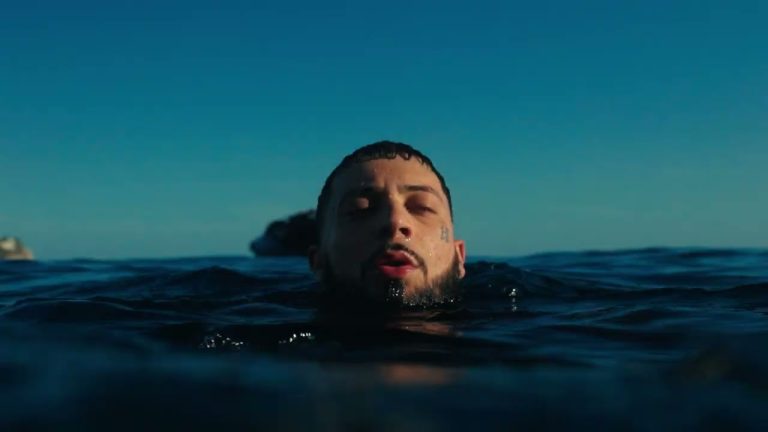 JC Reyes Ft. J Balvin – Restas O Sumas (Official Video)